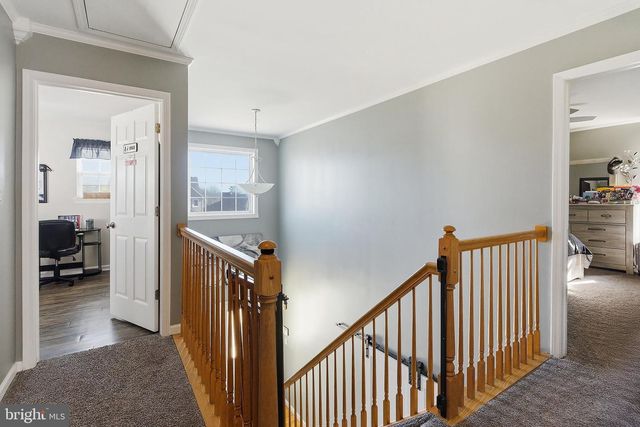 22 DOLPHIN CIR W, Bayville, NJ 08721