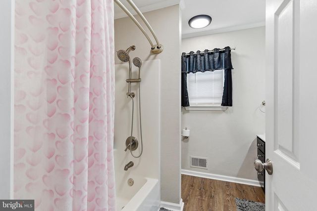 22 DOLPHIN CIR W, Bayville, NJ 08721