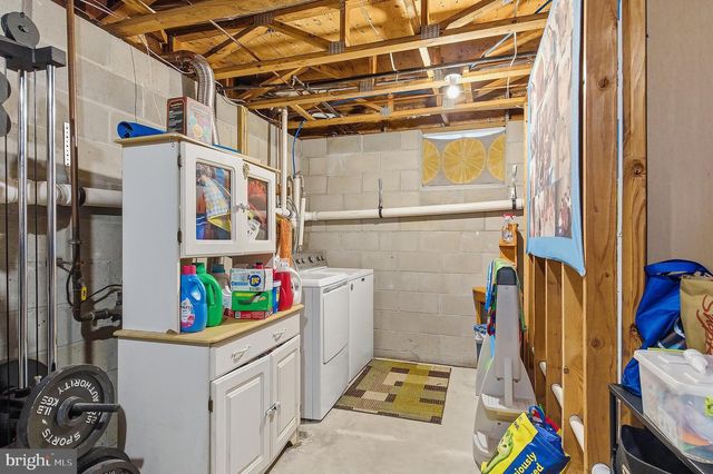 22 DOLPHIN CIR W, Bayville, NJ 08721