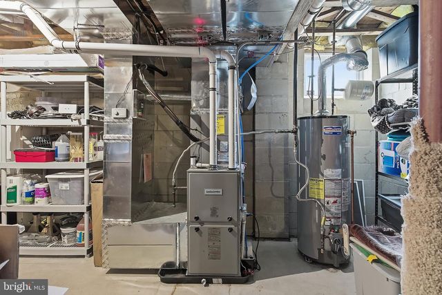 22 DOLPHIN CIR W, Bayville, NJ 08721