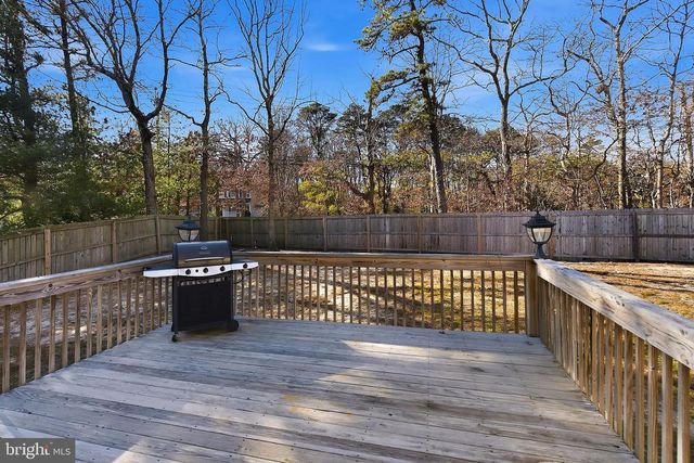 22 DOLPHIN CIR W, Bayville, NJ 08721