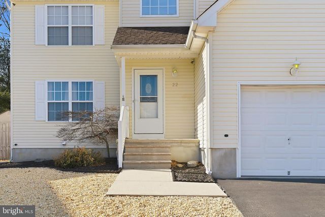 22 DOLPHIN CIR W, Bayville, NJ 08721