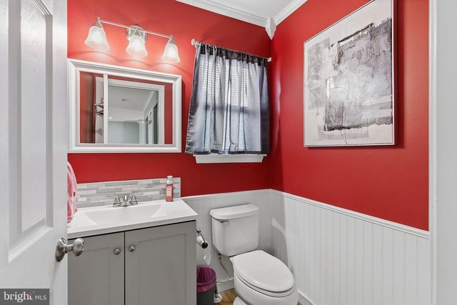 22 DOLPHIN CIR W, Bayville, NJ 08721