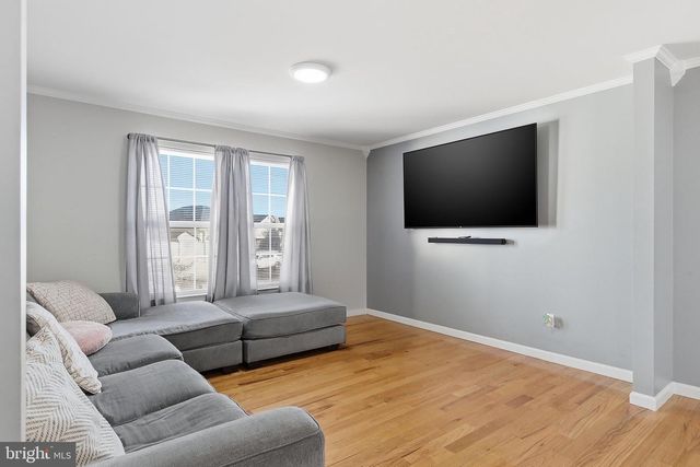 22 DOLPHIN CIR W, Bayville, NJ 08721