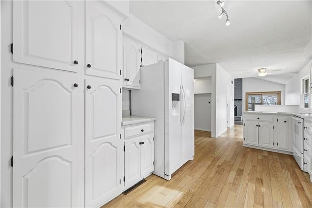 3815 W 73rd Terrace, Prairie Village, KS 66208