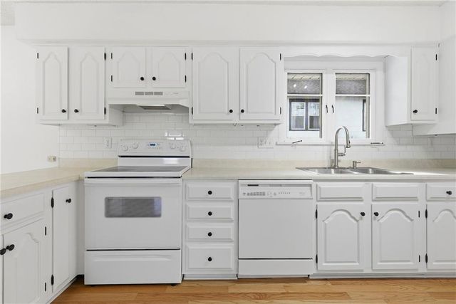 3815 W 73rd Terrace, Prairie Village, KS 66208