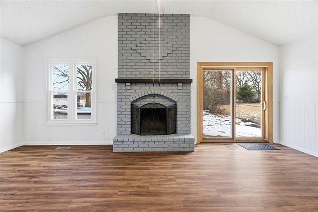 3815 W 73rd Terrace, Prairie Village, KS 66208