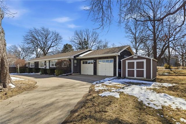 3815 W 73rd Terrace, Prairie Village, KS 66208