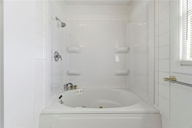 3815 W 73rd Terrace, Prairie Village, KS 66208