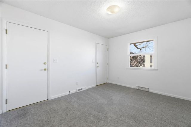 3815 W 73rd Terrace, Prairie Village, KS 66208