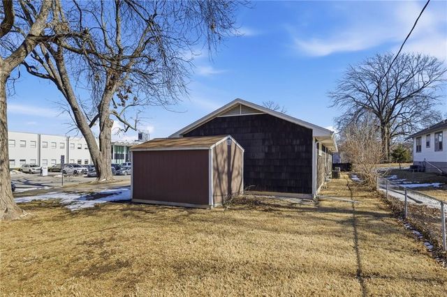 3815 W 73rd Terrace, Prairie Village, KS 66208