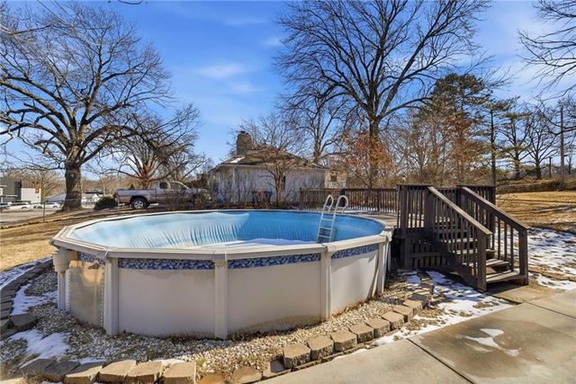 3815 W 73rd Terrace, Prairie Village, KS 66208