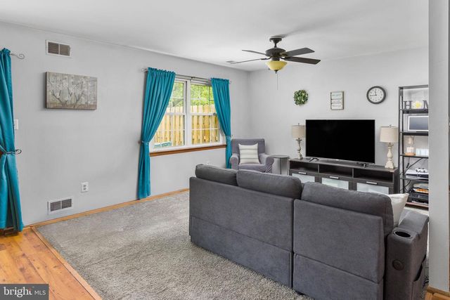 12 PLYMOUTH CT, Bordentown, NJ 08505