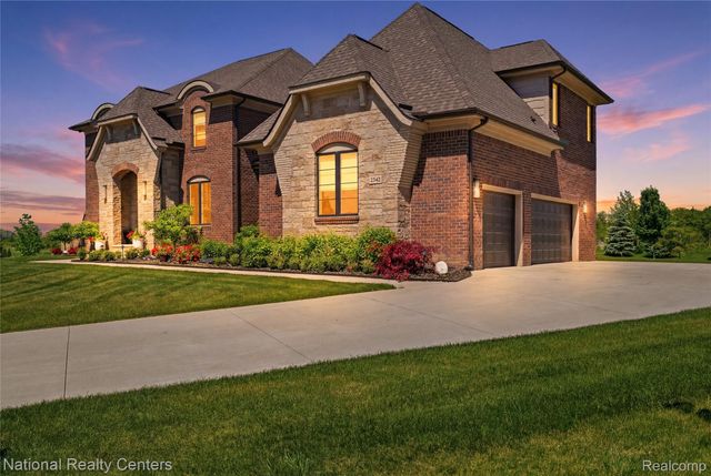 3142 Holburn Court, Oakland Charter Township, MI 48363