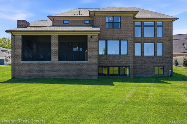 3142 Holburn Court, Oakland Charter Township, MI 48363