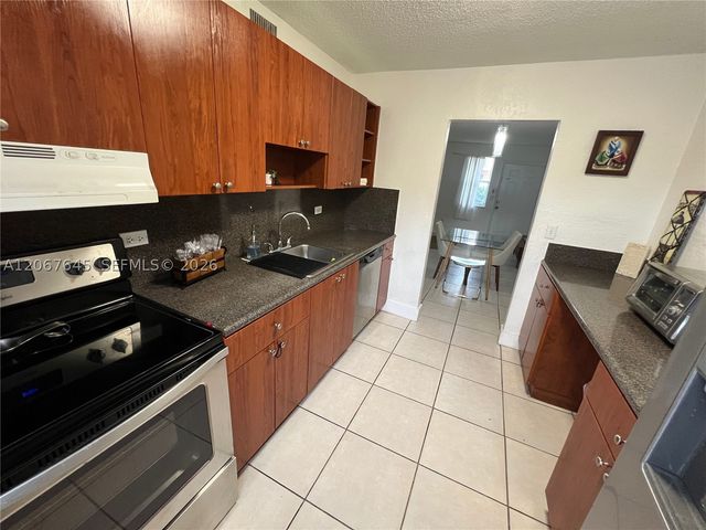 458 SW 10th St 4, Miami, FL 33130
