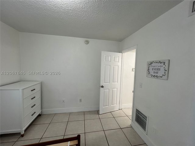 458 SW 10th St 4, Miami, FL 33130