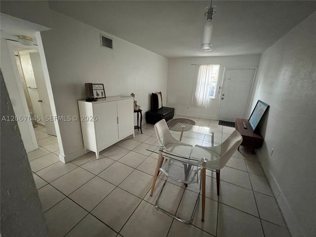 458 SW 10th St 4, Miami, FL 33130