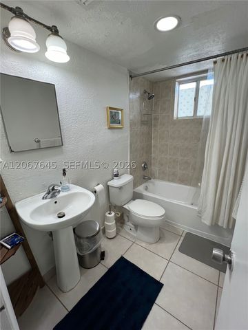 458 SW 10th St 4, Miami, FL 33130