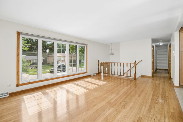 15120 Willow Lane, Oak Forest, IL 60452