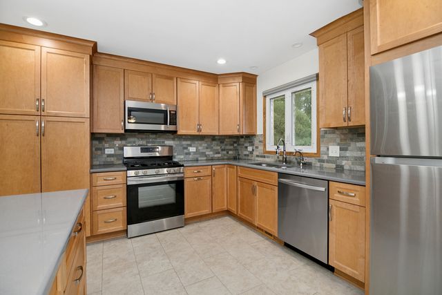 15120 Willow Lane, Oak Forest, IL 60452