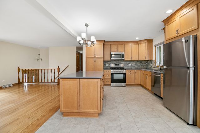 15120 Willow Lane, Oak Forest, IL 60452