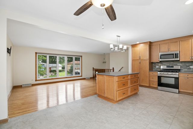 15120 Willow Lane, Oak Forest, IL 60452