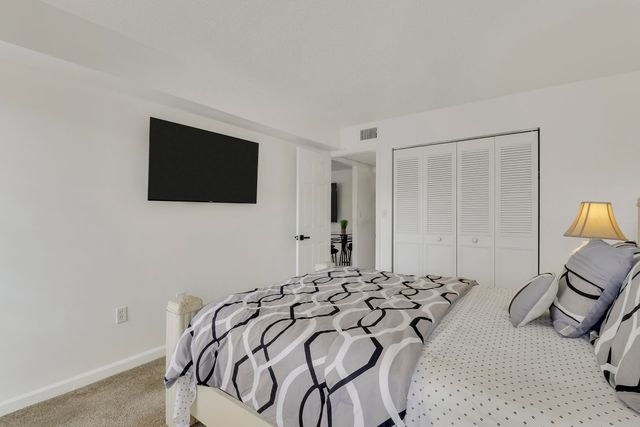 7 Greenway Village N 202, Royal Palm Beach, FL 33411