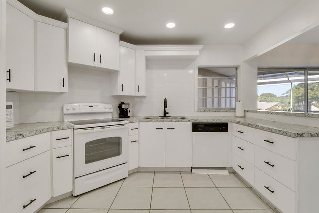 7 Greenway Village N 202, Royal Palm Beach, FL 33411