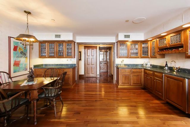 82 Hawley Woods Road, Barrington Hills, IL 60010