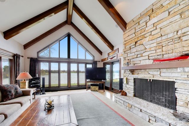 82 Hawley Woods Road, Barrington Hills, IL 60010