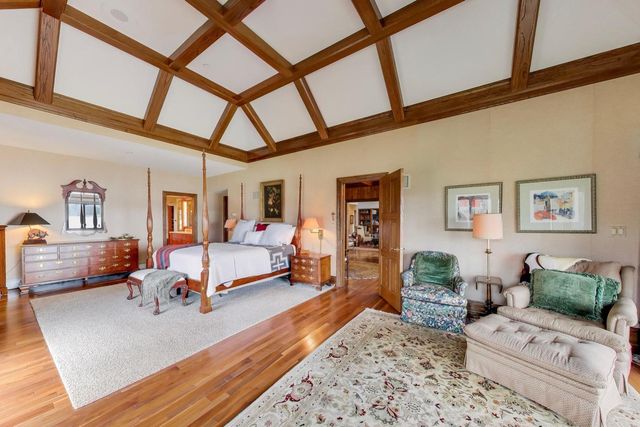 82 Hawley Woods Road, Barrington Hills, IL 60010