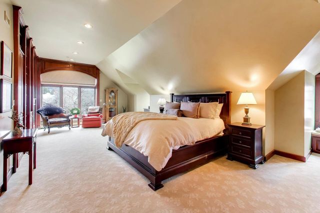 82 Hawley Woods Road, Barrington Hills, IL 60010