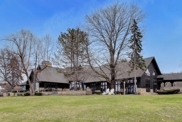 82 Hawley Woods Road, Barrington Hills, IL 60010