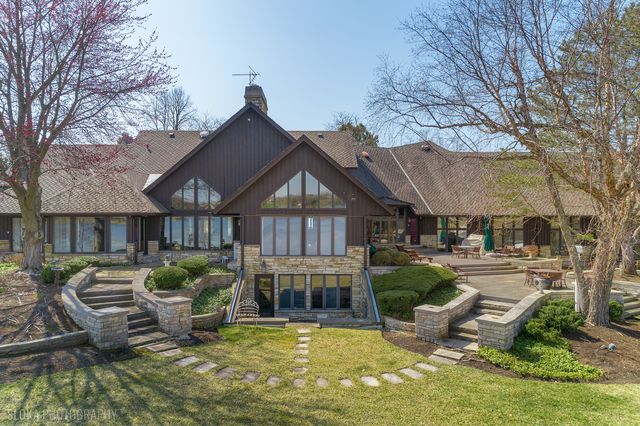 82 Hawley Woods Road, Barrington Hills, IL 60010