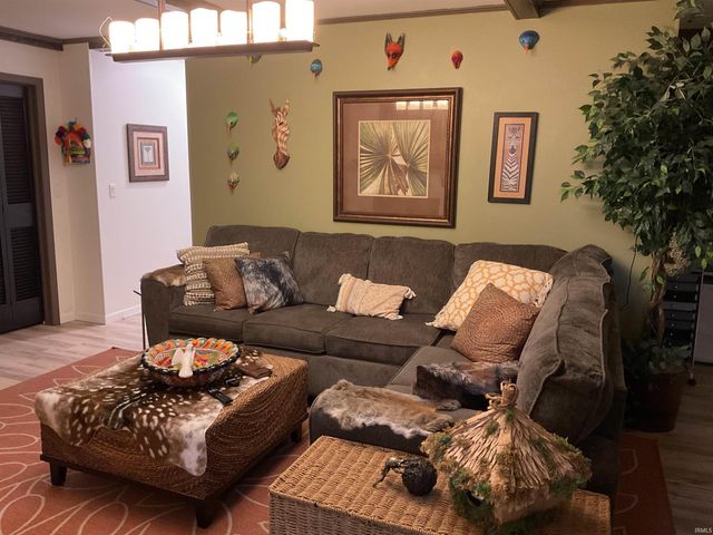 6841 Newburgh Road, Evansville, IN 47715