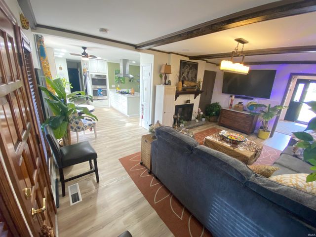 6841 Newburgh Road, Evansville, IN 47715