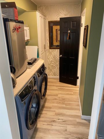 6841 Newburgh Road, Evansville, IN 47715