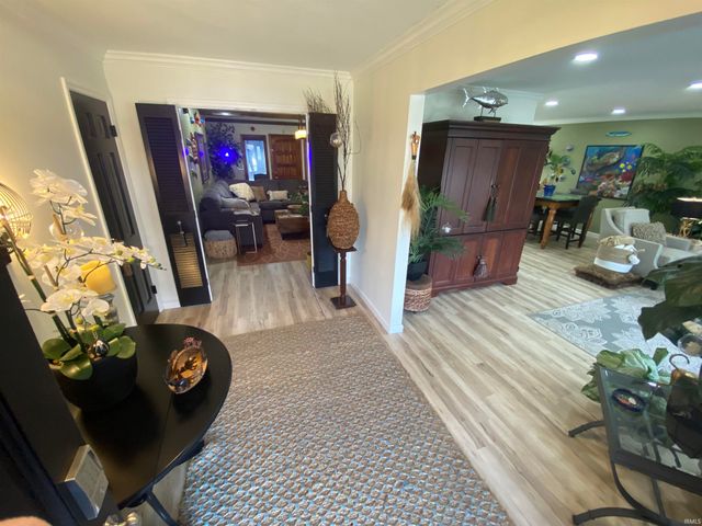 6841 Newburgh Road, Evansville, IN 47715