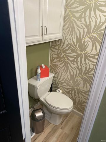 6841 Newburgh Road, Evansville, IN 47715