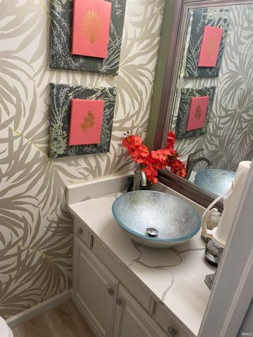 6841 Newburgh Road, Evansville, IN 47715