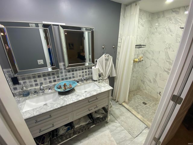 6841 Newburgh Road, Evansville, IN 47715