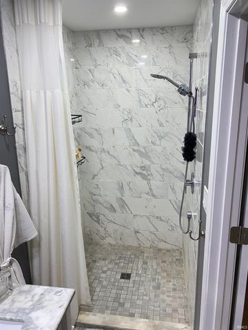 6841 Newburgh Road, Evansville, IN 47715