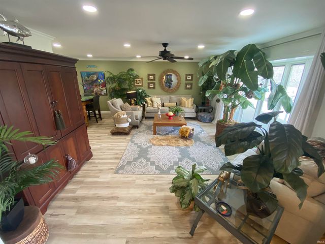 6841 Newburgh Road, Evansville, IN 47715