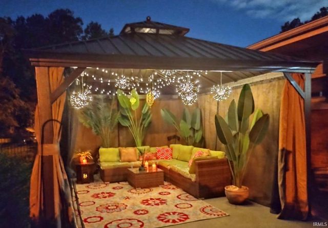 6841 Newburgh Road, Evansville, IN 47715