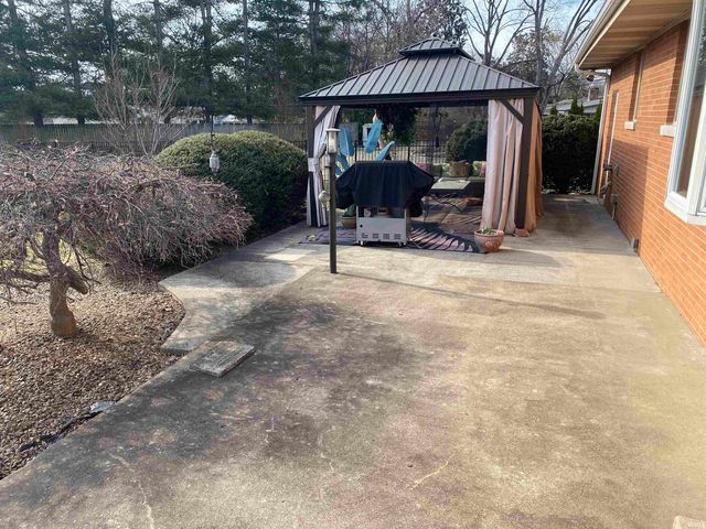 6841 Newburgh Road, Evansville, IN 47715