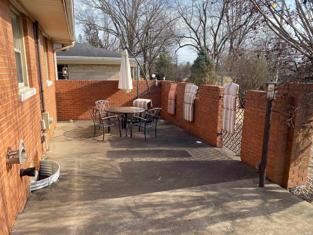 6841 Newburgh Road, Evansville, IN 47715