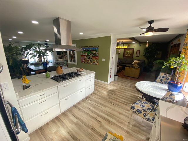 6841 Newburgh Road, Evansville, IN 47715