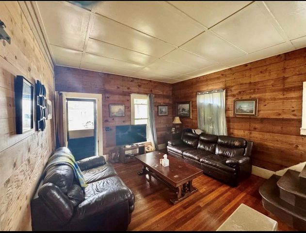 188 Elm Street, Blessing, TX 77419