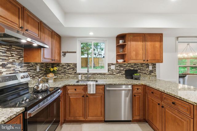 10900 GAINSBOROUGH RD, Potomac, MD 20854